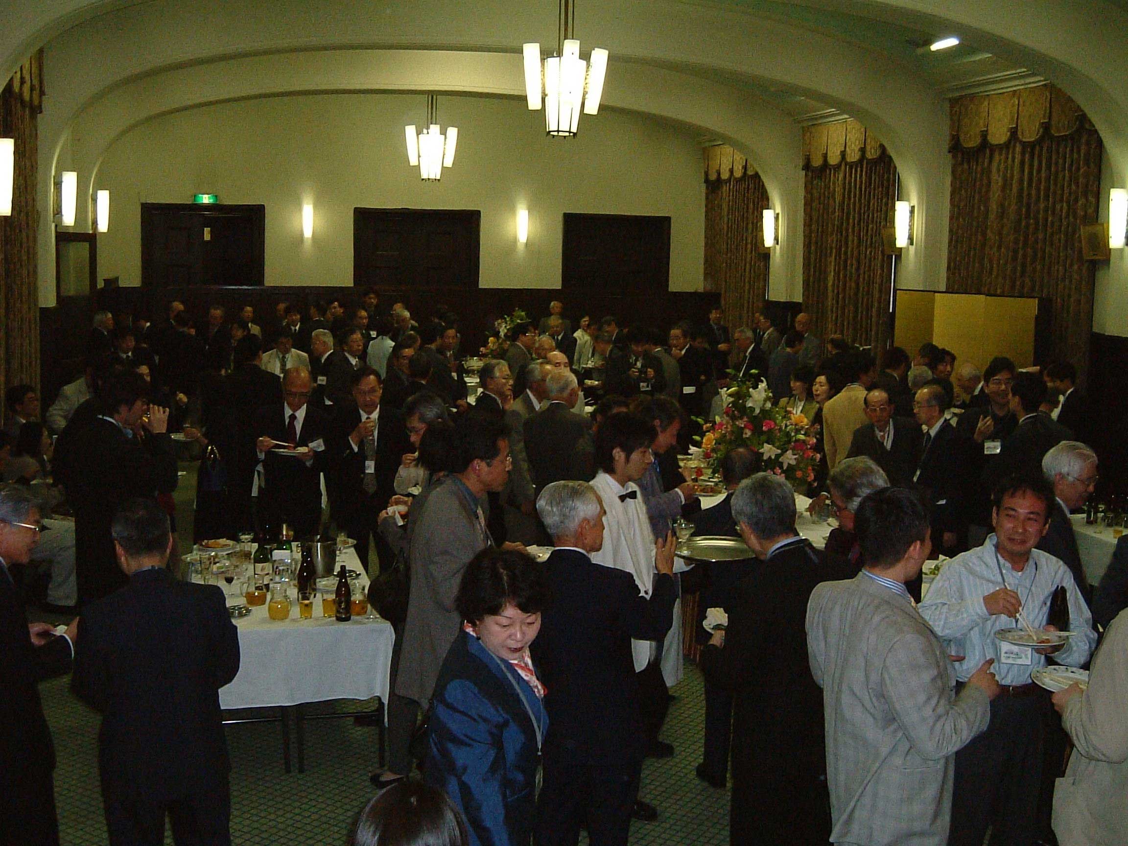 室賀教授と洋子夫人に感謝する会 室賀教授と洋子夫人に感謝する会